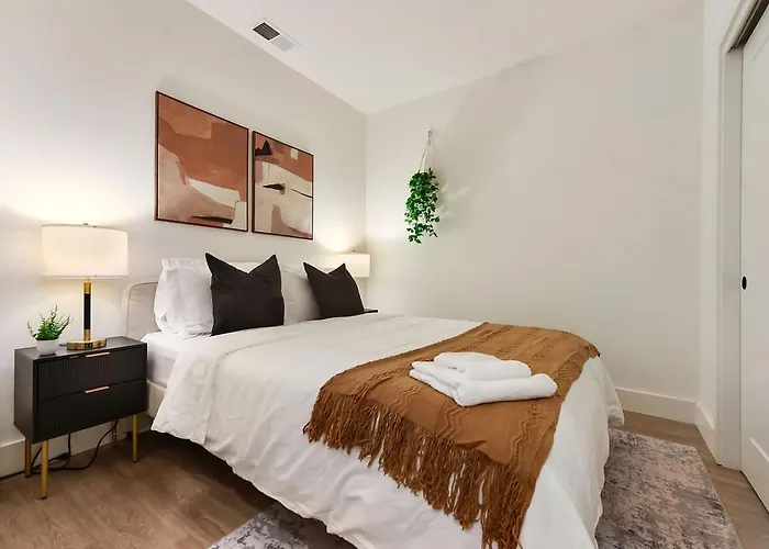 Hulu+gym+parking Near Shopping|upmc|universities