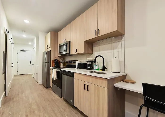 Hulu+gym+parking Near Shopping|upmc|universities Apartment