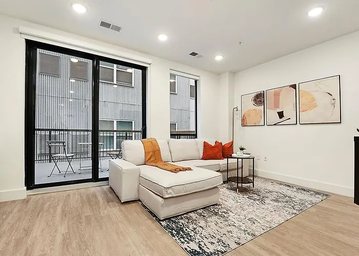 Hulu+gym+parking Near Shopping|upmc|universities *