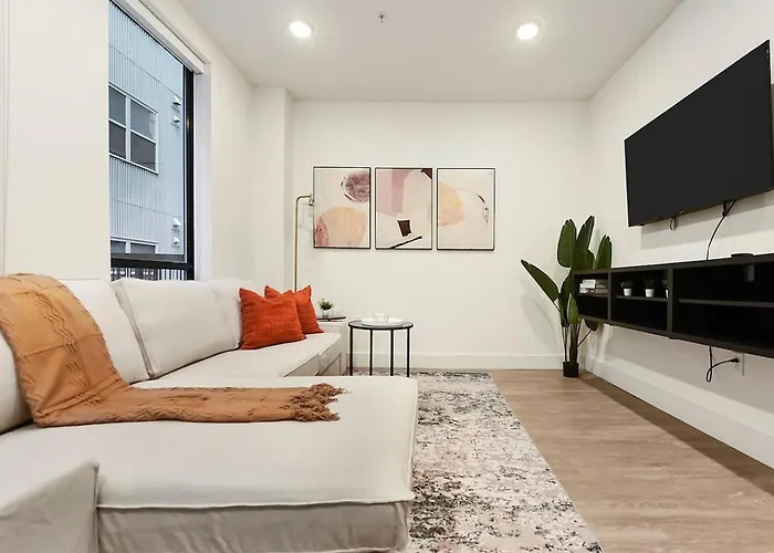 Hulu+gym+parking Near Shopping|upmc|universities Apartment Pittsburgh