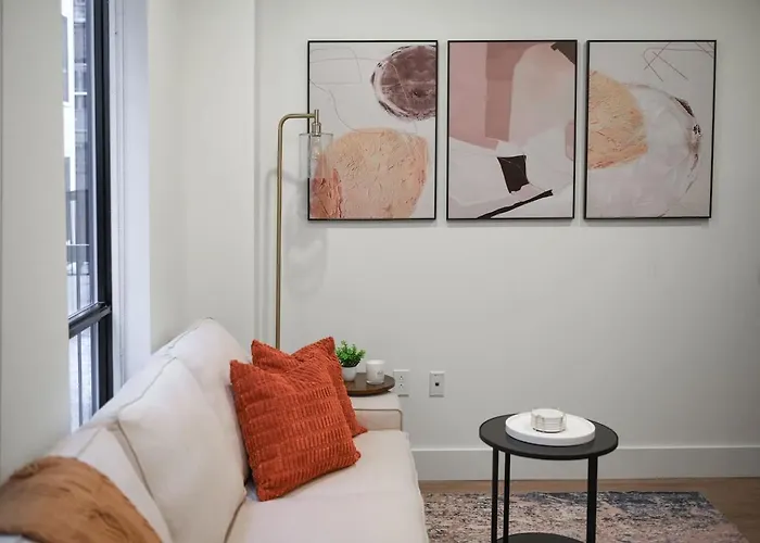 Hulu+gym+parking Near Shopping|upmc|universities