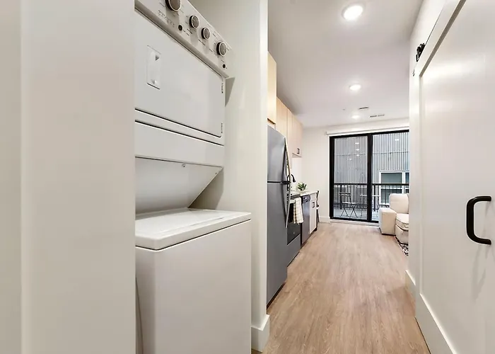 Hulu+gym+parking Near Shopping|upmc|universities Apartment Pittsburgh