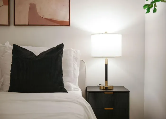 Hulu+gym+parking Near Shopping|upmc|universities Apartment