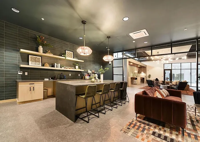 Hulu+gym+parking Near Shopping|upmc|universities *