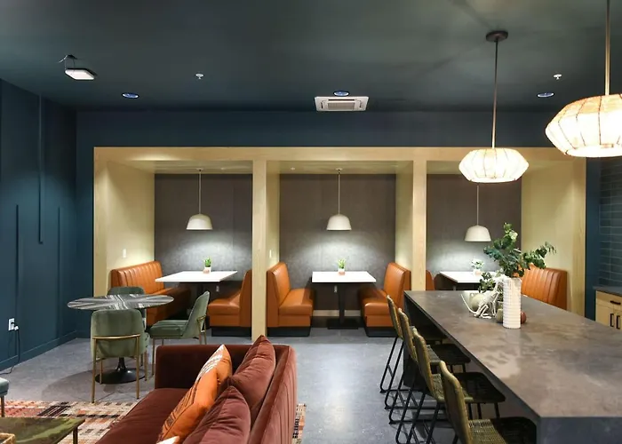 Hulu+gym+parking Near Shopping|upmc|universities * Pittsburgh