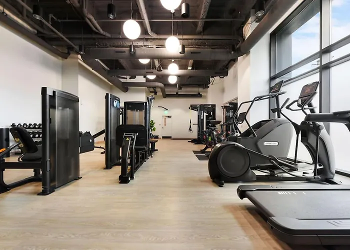 Hulu+gym+parking Near Shopping|upmc|universities Apartment *