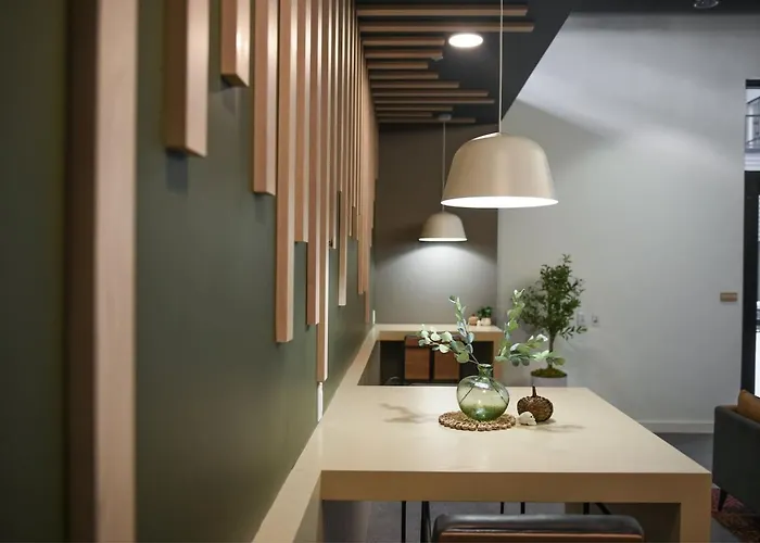 Hulu+gym+parking Near Shopping|upmc|universities *