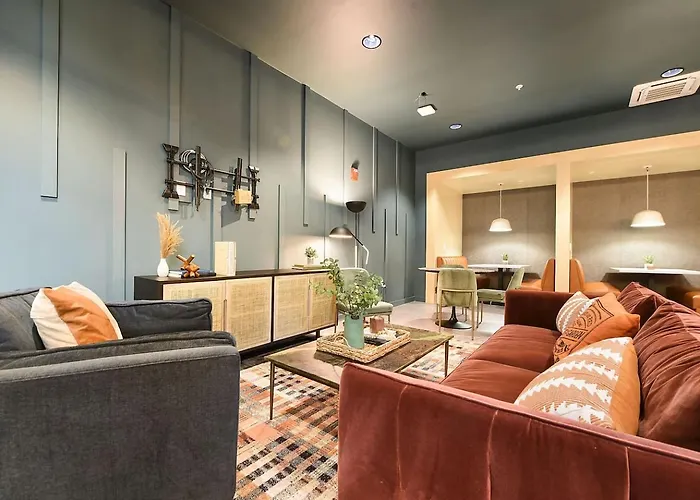 Hulu+gym+parking Near Shopping|upmc|universities Apartment *
