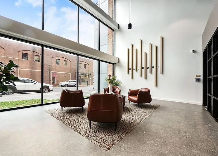 Hulu+gym+parking Near Shopping|upmc|universities Apartment *