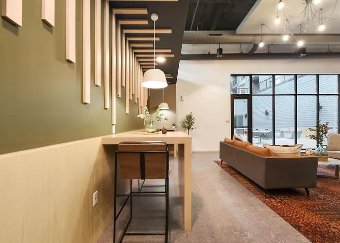 Hulu+gym+parking Near Shopping|upmc|universities Apartment Pittsburgh