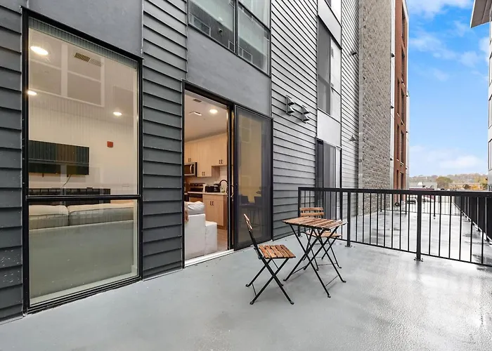 Hulu+gym+parking Near Shopping|upmc|universities